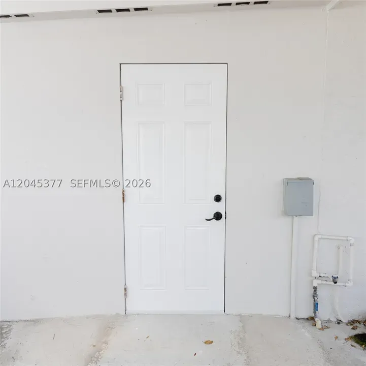 1 Bed 1 Bath Classic Historic Era Home in Hollywood, FL - 3