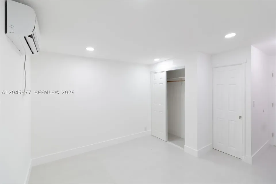 1 Bed 1 Bath Classic Historic Era Home in Hollywood, FL - 5