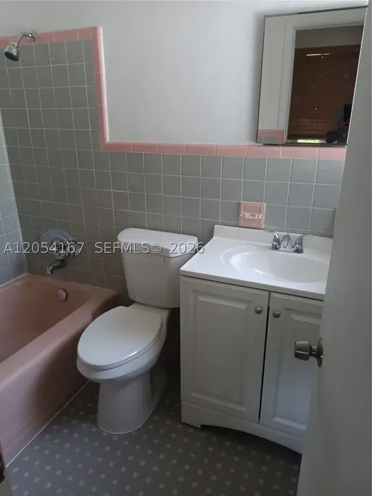 1 Bed 1 Bath Classic Historic Era Home in Hollywood, FL - 2