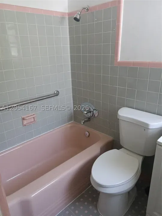 1 Bed 1 Bath Classic Historic Era Home in Hollywood, FL - 3