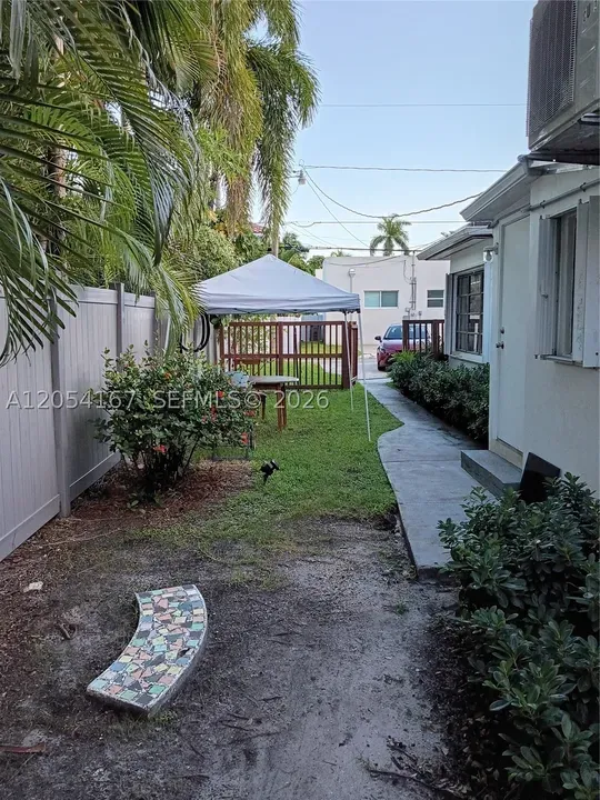 1 Bed 1 Bath Classic Historic Era Home in Hollywood, FL - 5