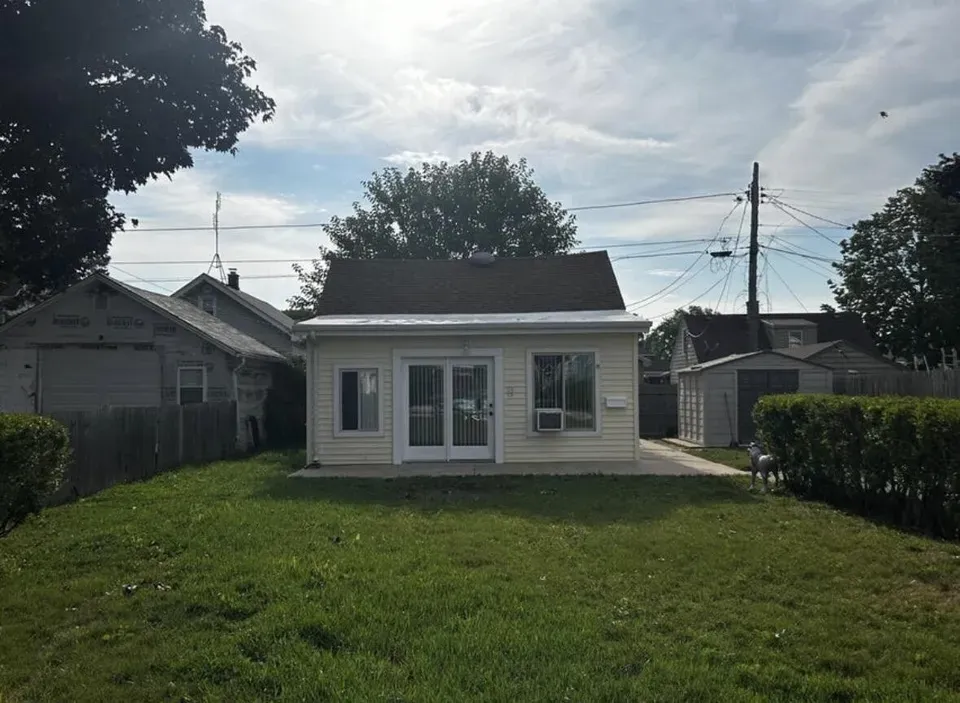1 Bed 1 Bath Classic Historic Era Home in Kenosha, WI - 1