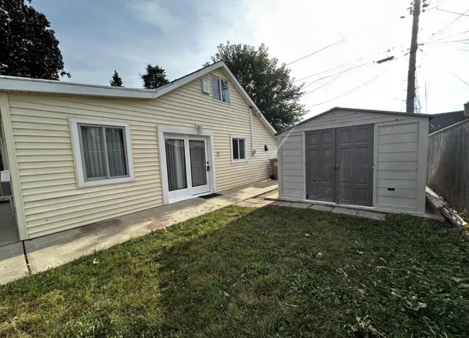 1 Bed 1 Bath Classic Historic Era Home in Kenosha, WI - 3