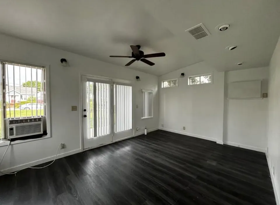 1 Bed 1 Bath Classic Historic Era Home in Kenosha, WI - 4