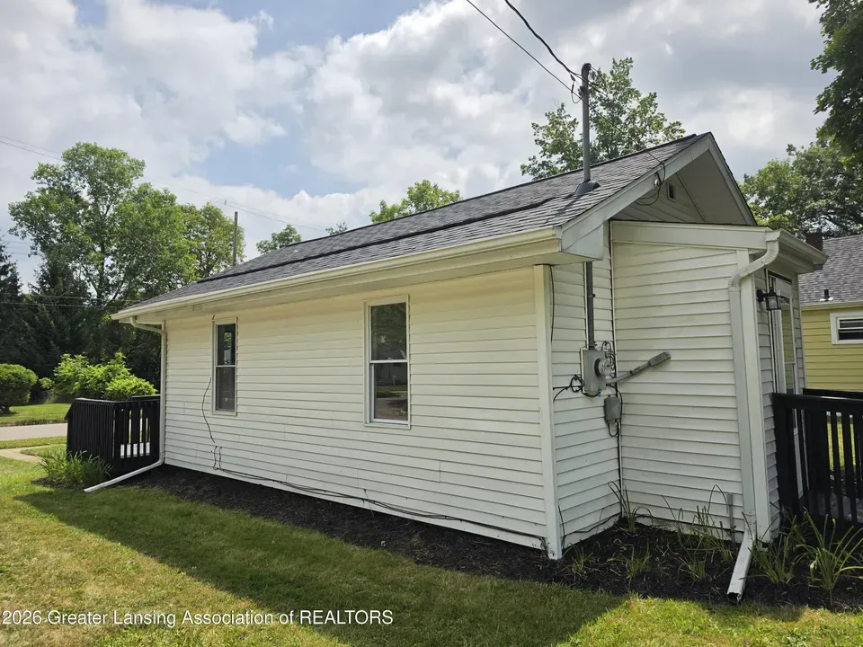 1 Bed 1 Bath Classic Historic Era Home in Lansing, MI - 4