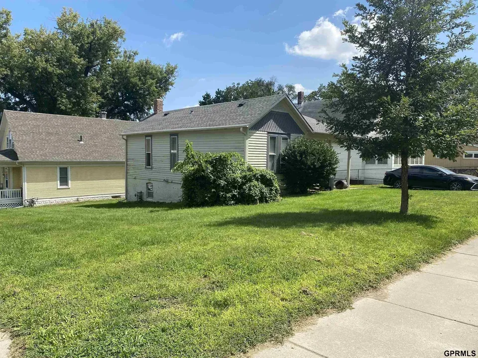 1 Bed 1 Bath Classic Historic Era Home in Omaha, NE - 2