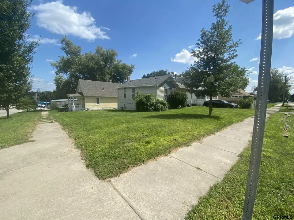 1 Bed 1 Bath Classic Historic Era Home in Omaha, NE - 3