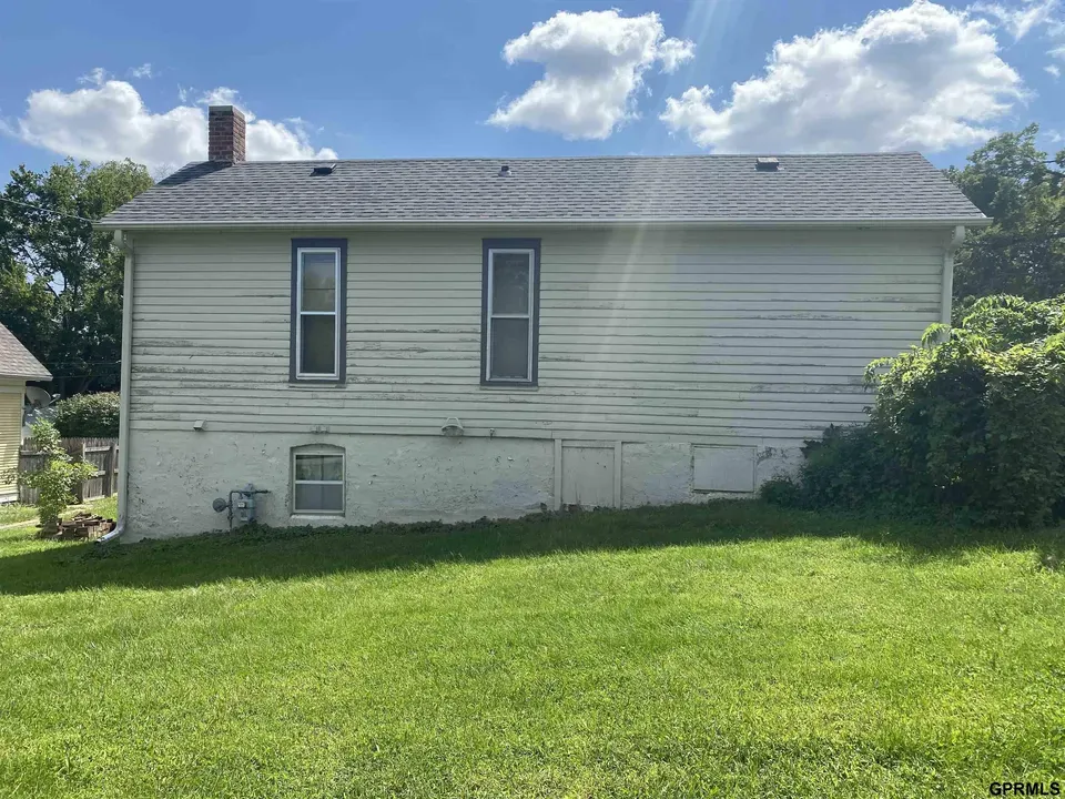 1 Bed 1 Bath Classic Historic Era Home in Omaha, NE - 4