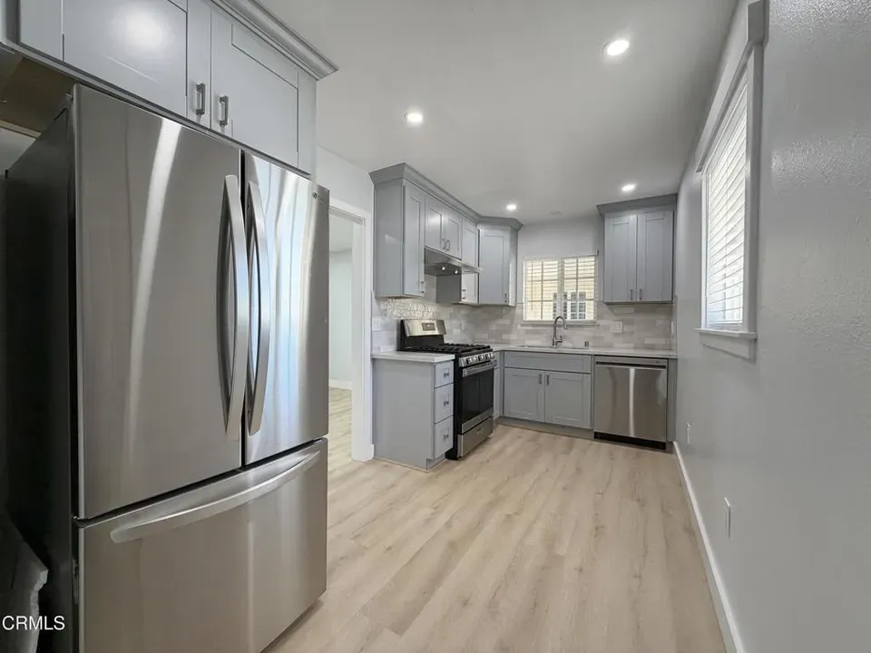 1 Bed 1 Bath Classic Historic Era Home in Oxnard, CA - 4