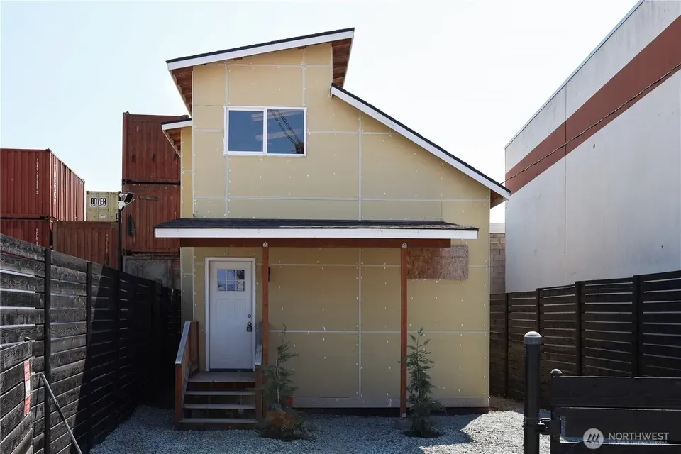 1 Bed 1 Bath Classic Historic Era Home in Seattle, WA - 2