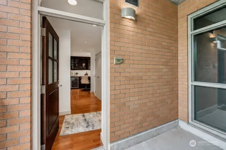 1 Bed 1 Bath Contemporary High-Rise Condo in Bellevue, WA - 2
