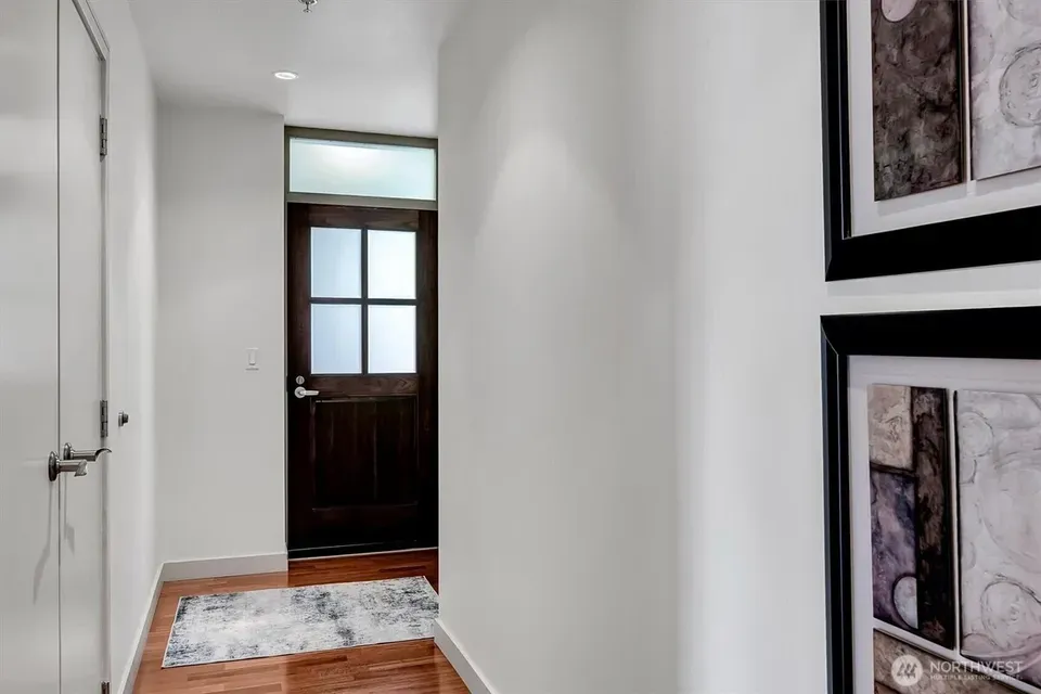 1 Bed 1 Bath Contemporary High-Rise Condo in Bellevue, WA - 3