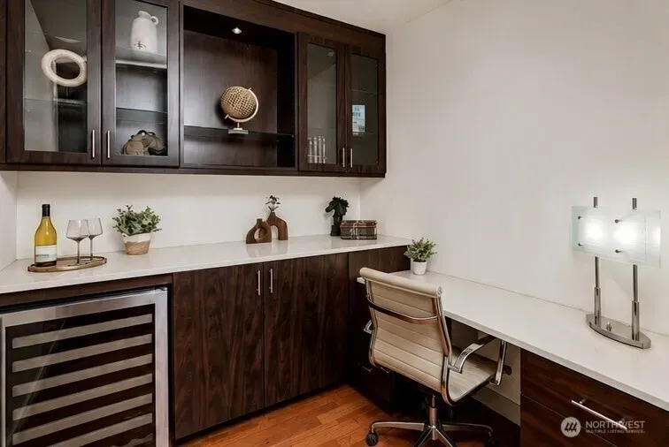 1 Bed 1 Bath Contemporary High-Rise Condo in Bellevue, WA - 4