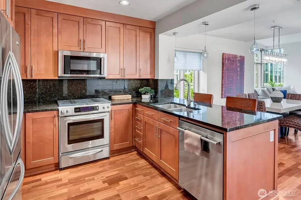 1 Bed 1 Bath Contemporary High-Rise Condo in Bellevue, WA - 5