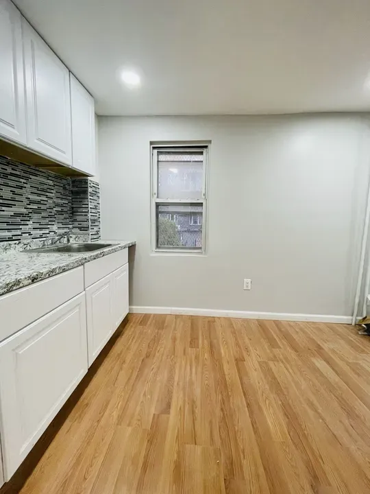 1 Bed 1 Bath Contemporary High-Rise Condo in Brooklyn, NY