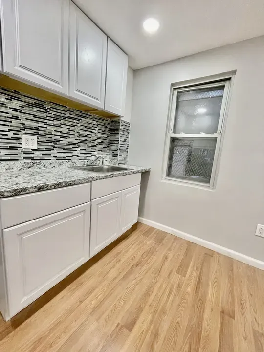 1 Bed 1 Bath Contemporary High-Rise Condo in Brooklyn, NY - 2