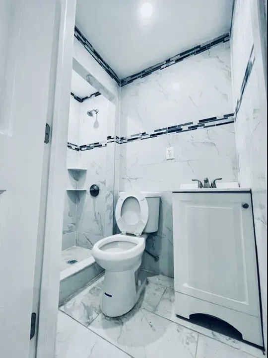 1 Bed 1 Bath Contemporary High-Rise Condo in Brooklyn, NY - 4