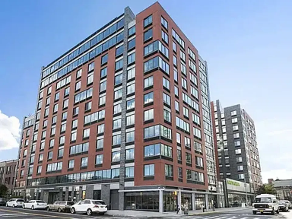 1 Bed 1 Bath Contemporary High-Rise Condo in Brooklyn, NY - 2