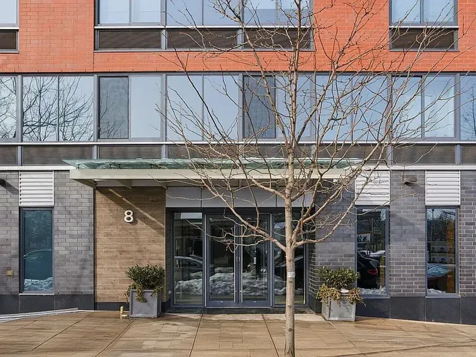 1 Bed 1 Bath Contemporary High-Rise Condo in Brooklyn, NY - 3
