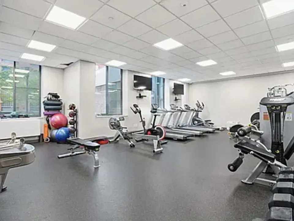 1 Bed 1 Bath Contemporary High-Rise Condo in Brooklyn, NY - 4
