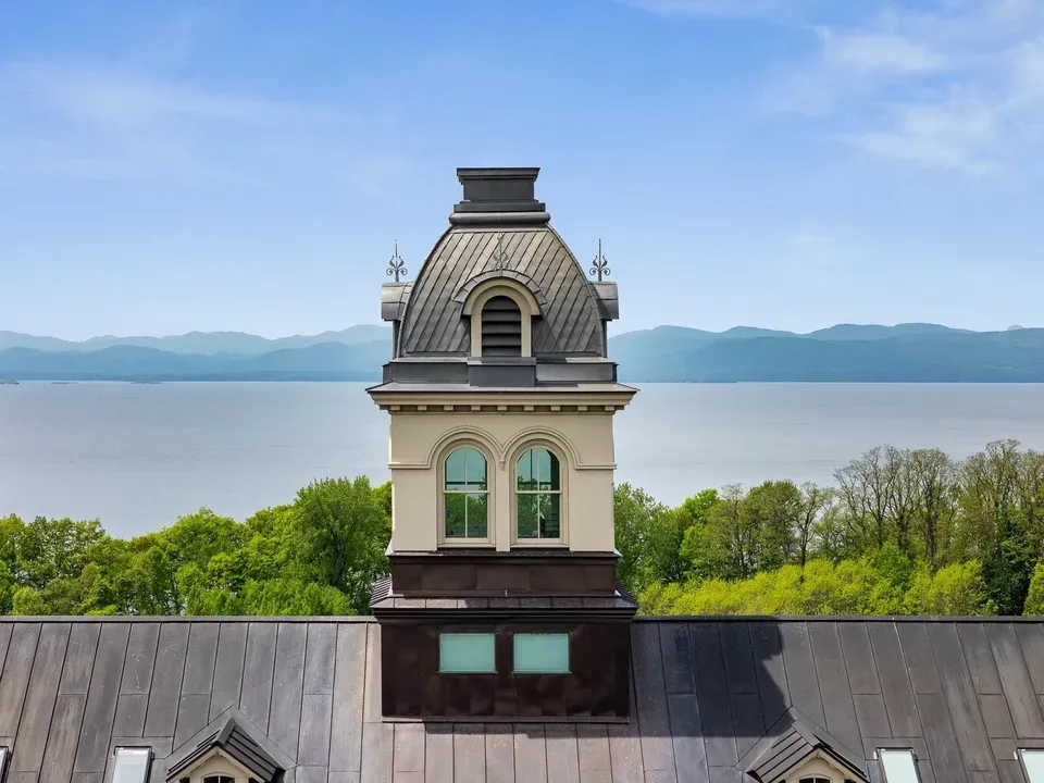 1 Bed 1 Bath Contemporary High-Rise Condo in Burlington, VT - 2