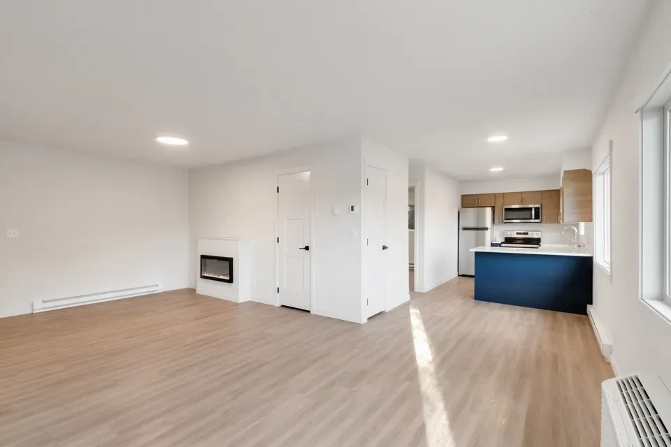 1 Bed 1 Bath Contemporary High-Rise Condo in Coeur d Alene, ID