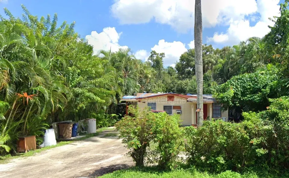 1 Bed 1 Bath Contemporary High-Rise Condo in Fort Myers, FL - 1