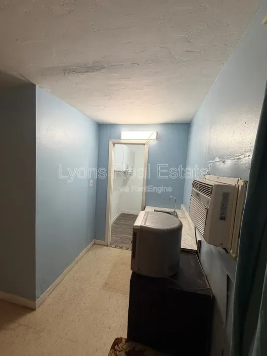 1 Bed 1 Bath Contemporary High-Rise Condo in Fort Myers, FL - 3