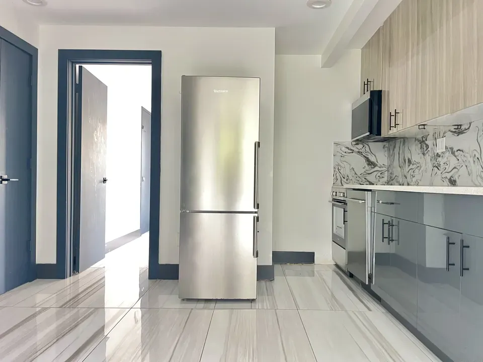 1 Bed 1 Bath Contemporary High-Rise Condo in Hollywood, FL - 1
