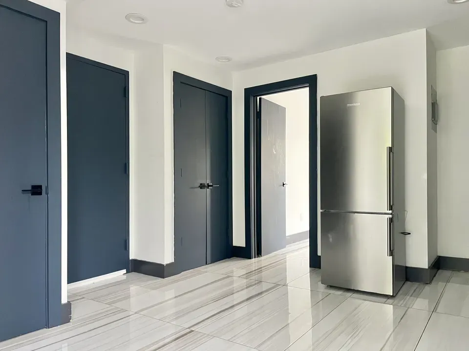 1 Bed 1 Bath Contemporary High-Rise Condo in Hollywood, FL - 3