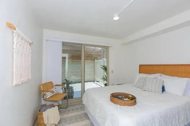 1 Bed 1 Bath Contemporary High-Rise Condo in Honolulu, HI - 2