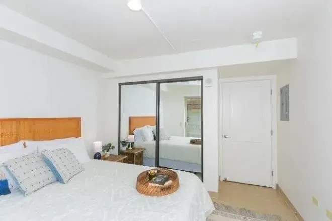 1 Bed 1 Bath Contemporary High-Rise Condo in Honolulu, HI - 3