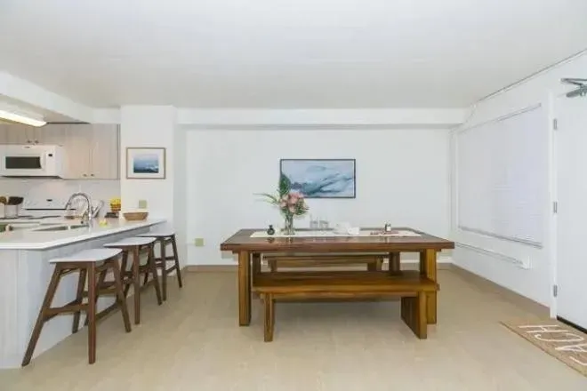 1 Bed 1 Bath Contemporary High-Rise Condo in Honolulu, HI - 5