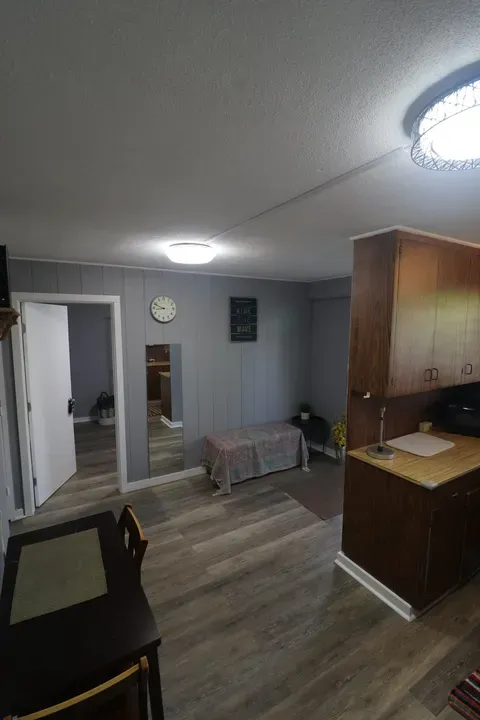 1 Bed 1 Bath Contemporary High-Rise Condo in Honolulu, HI - 3