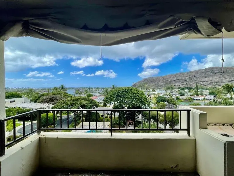 1 Bed 1 Bath Contemporary High-Rise Condo in Honolulu, HI - 1
