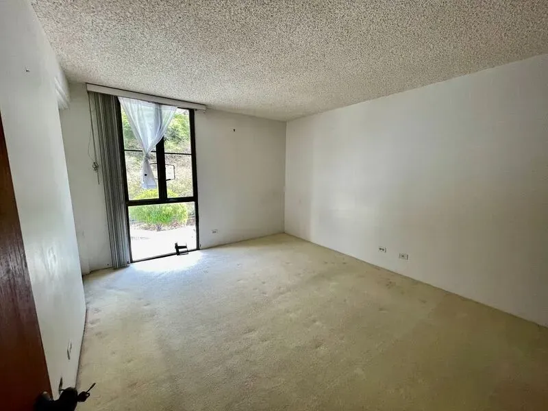 1 Bed 1 Bath Contemporary High-Rise Condo in Honolulu, HI - 3