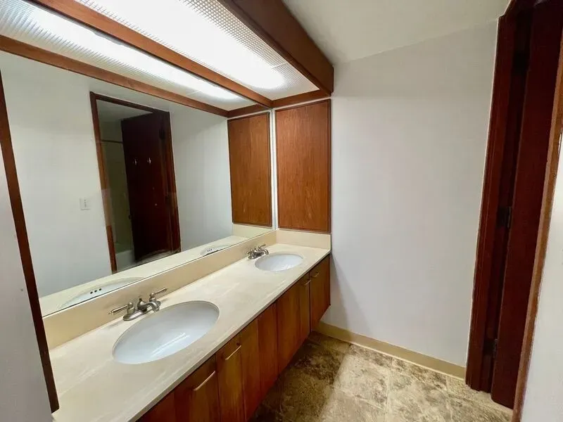 1 Bed 1 Bath Contemporary High-Rise Condo in Honolulu, HI - 5