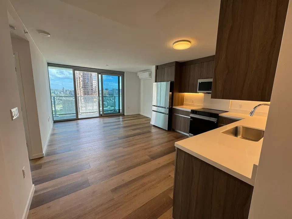 1 Bed 1 Bath Contemporary High-Rise Condo in Honolulu, HI - 1