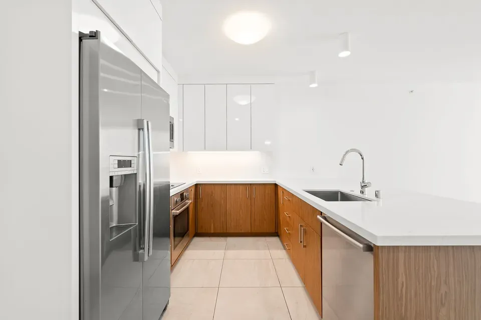 1 Bed 1 Bath Contemporary High-Rise Condo in Honolulu, HI - 2