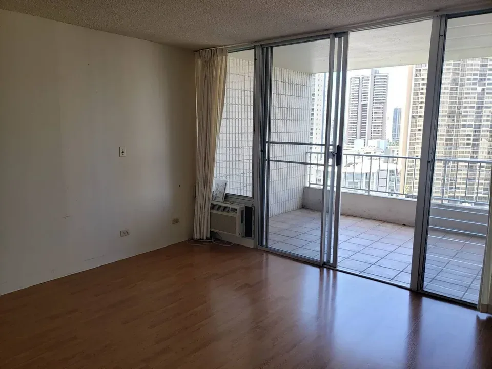 1 Bed 1 Bath Contemporary High-Rise Condo in Honolulu, HI - 1