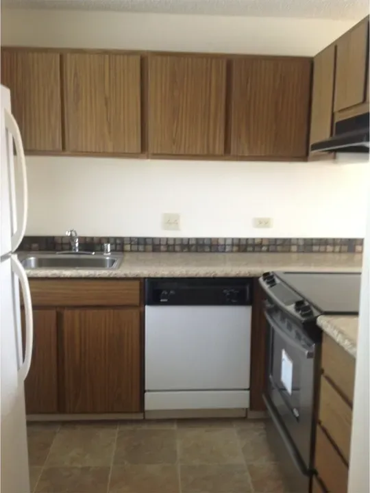 1 Bed 1 Bath Contemporary High-Rise Condo in Honolulu, HI - 3