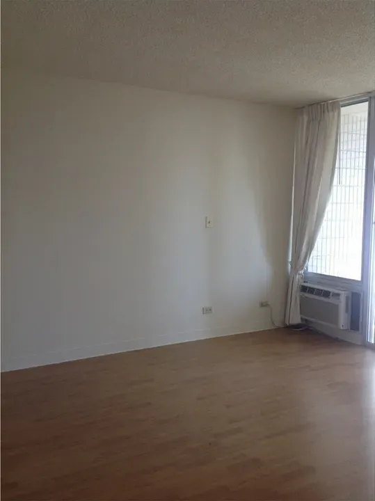 1 Bed 1 Bath Contemporary High-Rise Condo in Honolulu, HI - 5