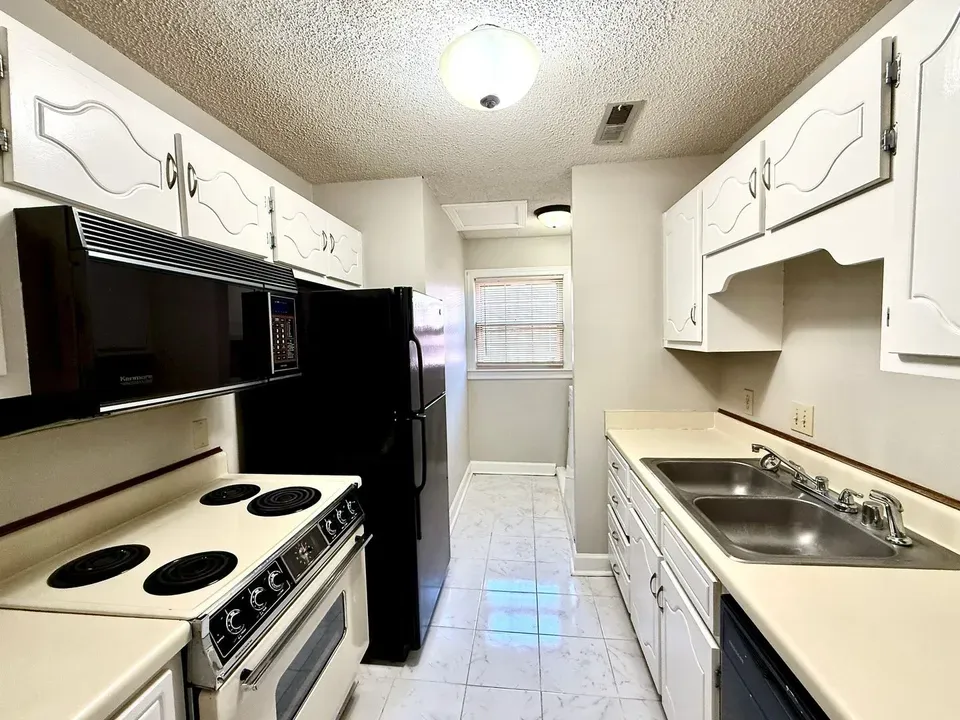 1 Bed 1 Bath Contemporary High-Rise Condo in Huntsville, AL - 4