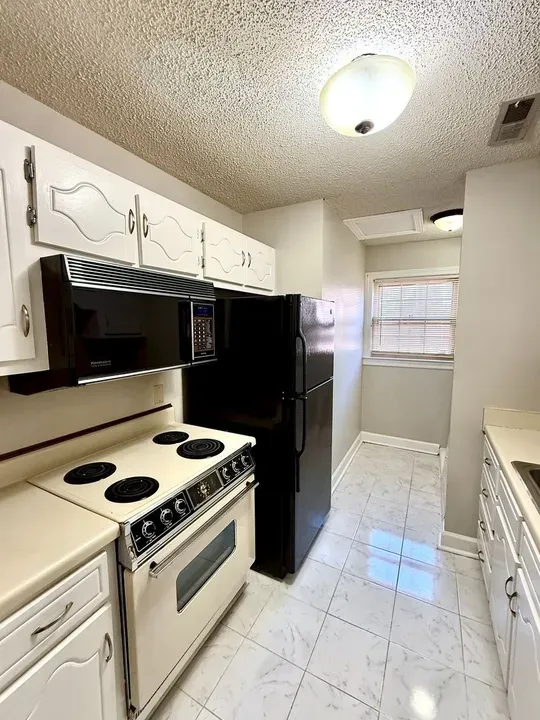 1 Bed 1 Bath Contemporary High-Rise Condo in Huntsville, AL - 5