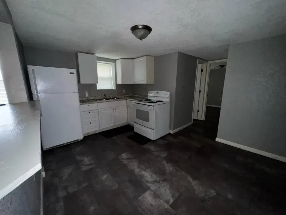 1 Bed 1 Bath Contemporary High-Rise Condo in Kansas City, KS - 4