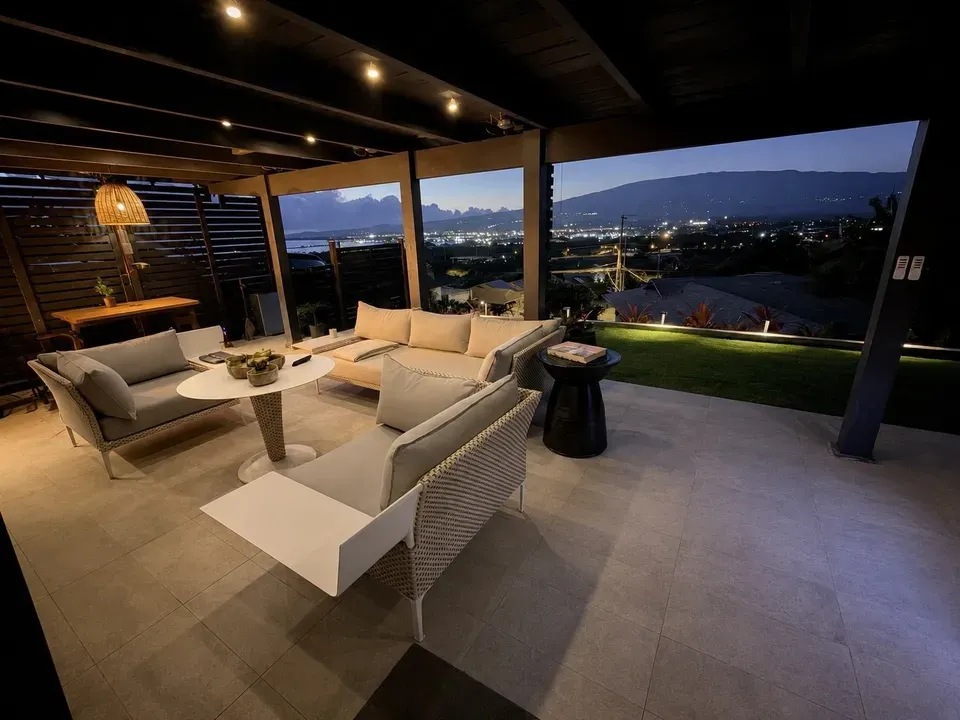 1 Bed 1 Bath Contemporary High-Rise Condo in Maui, HI - 3