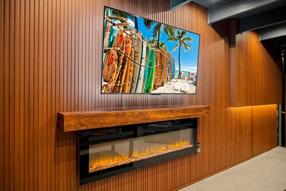 1 Bed 1 Bath Contemporary High-Rise Condo in Maui, HI - 4