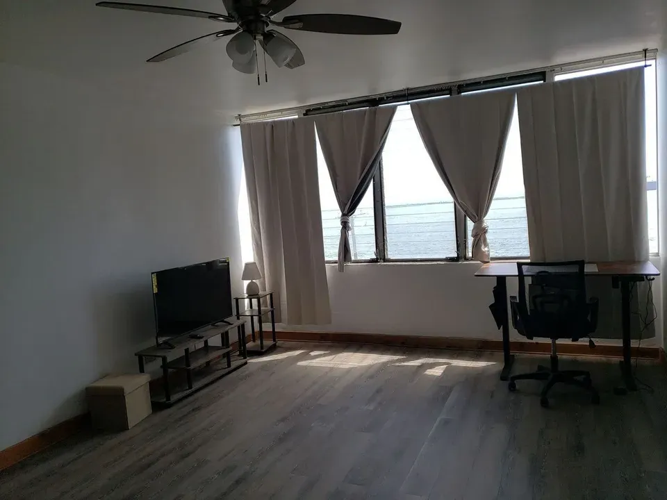 1 Bed 1 Bath Contemporary High-Rise Condo in Maui, HI - 1