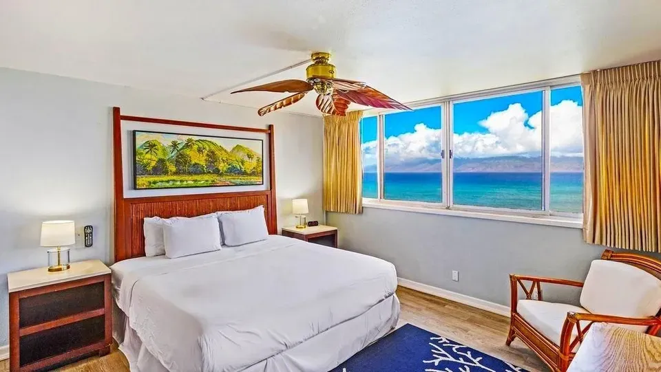 1 Bed 1 Bath Contemporary High-Rise Condo in Maui, HI - 3