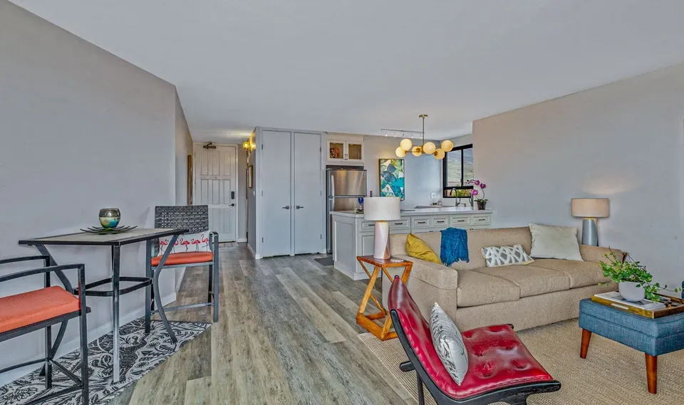 1 Bed 1 Bath Contemporary High-Rise Condo in Maui, HI - 1